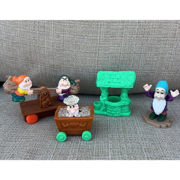 Vintage Disney Snow White and the Seven Dwarves Toy Lot of 8 Cake Toppers - Picture 3 of 7